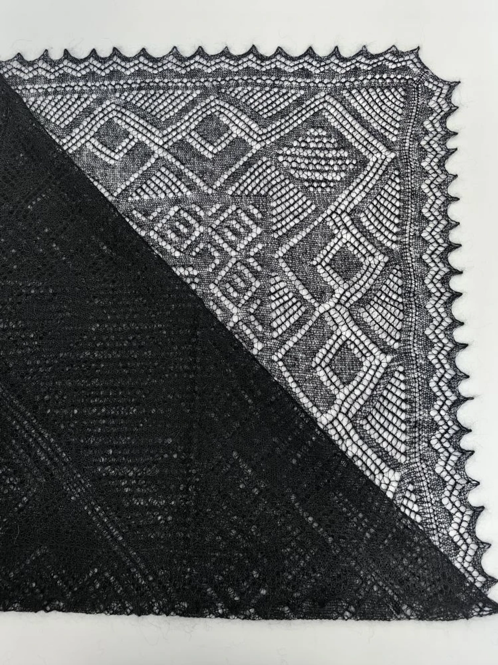 Оренбургский пуховый платок-паутинка А100-07 черный