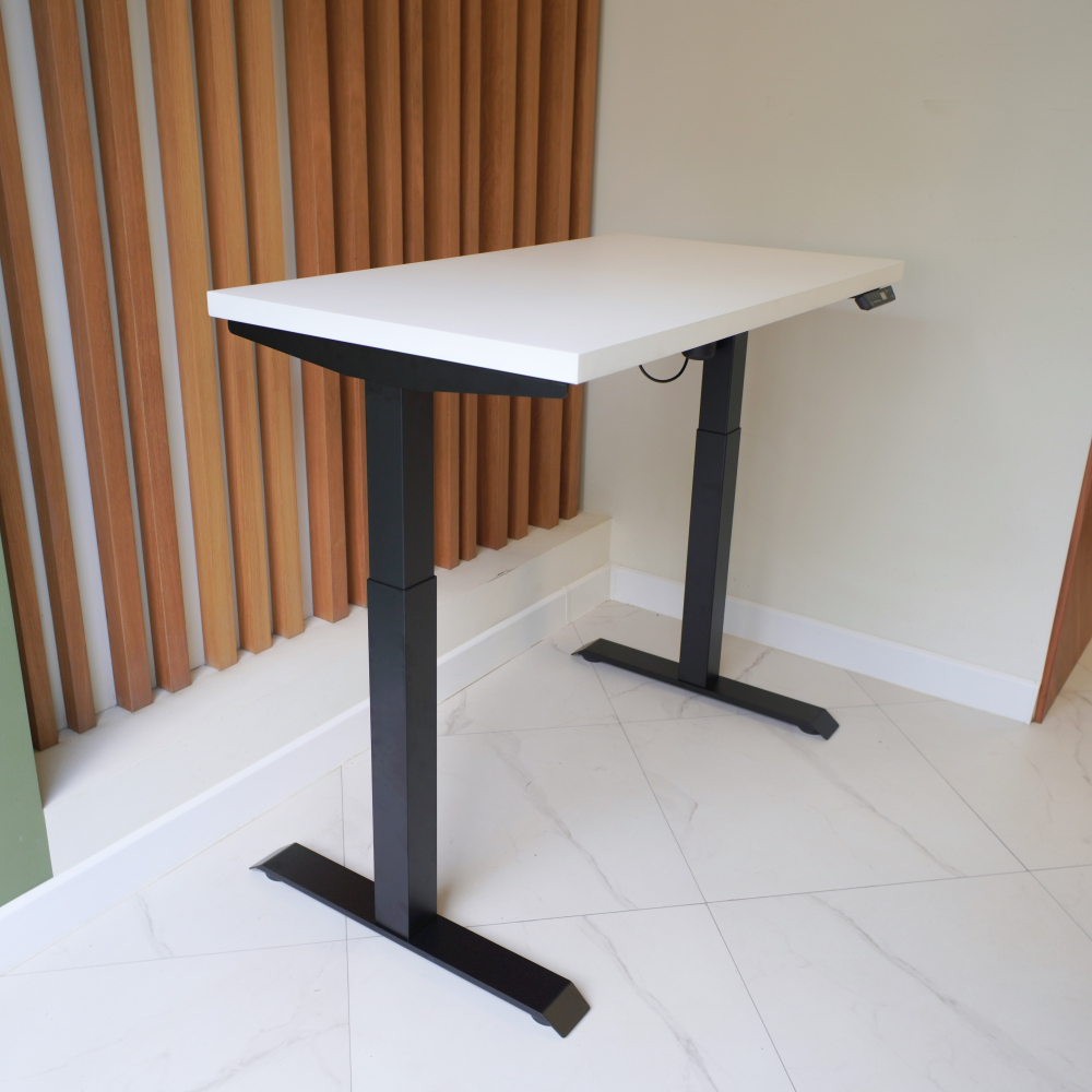 Регулируемый компьютерный стол Motor UP с регулировкой по высоте — столешница МДФ белый