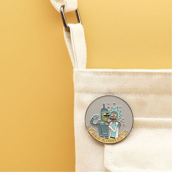 Значок металлический "Коллаборация. Футурама и Рик и Морти" 4,5*4,5см