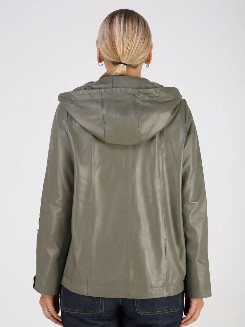 Кожаная куртка демисезонная с капюшоном