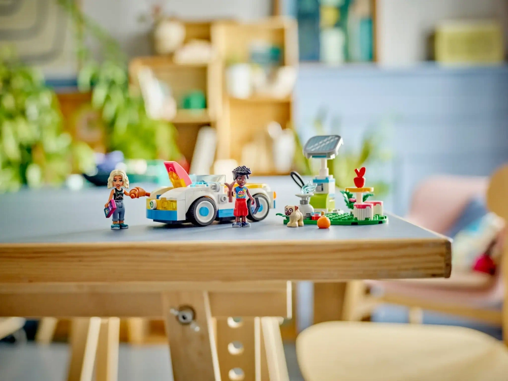 Конструктор LEGO Friends 42609 Электромобиль и зарядное устройство