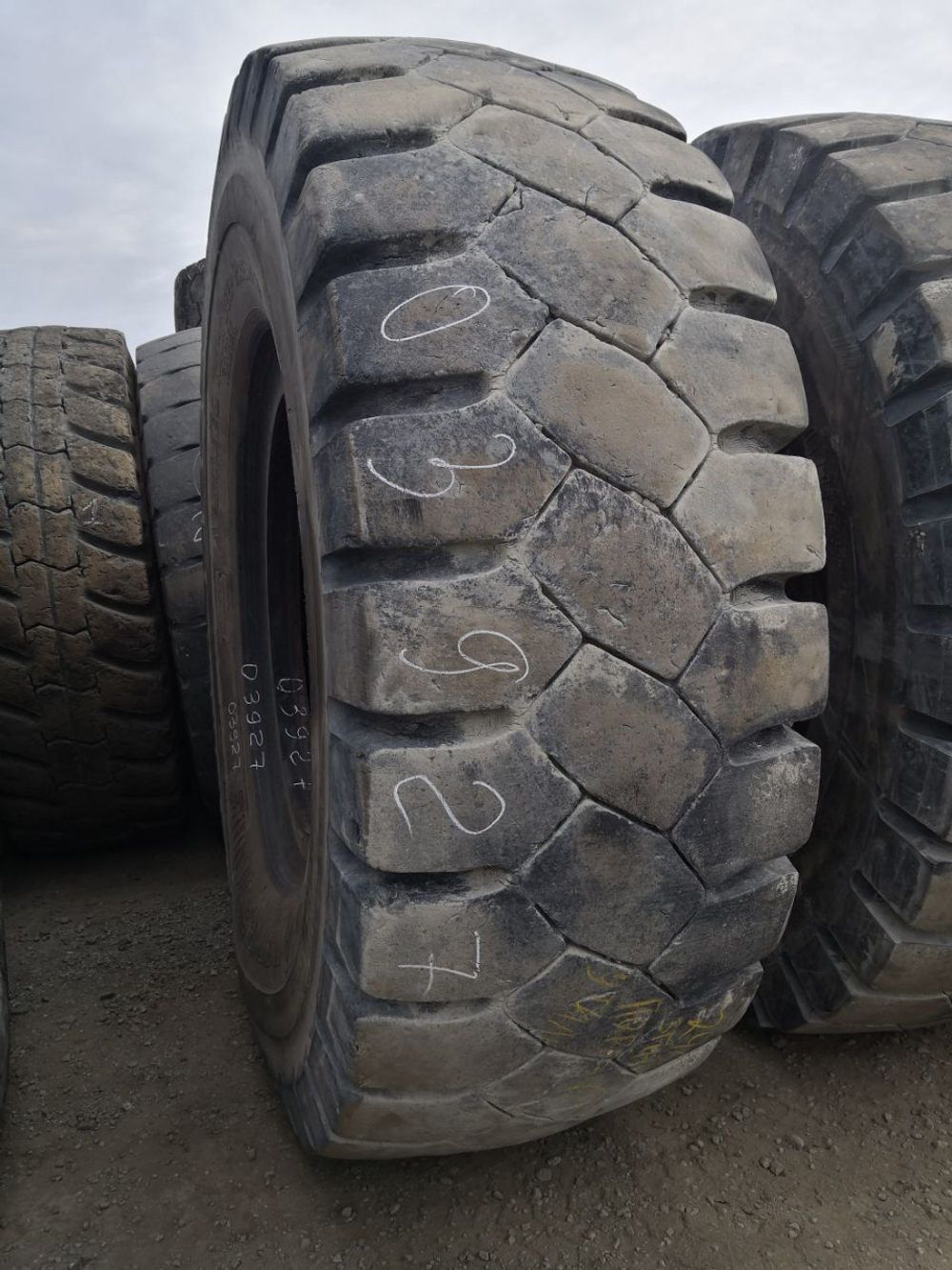 33.00R51 Bridgestone VRDP шина б/у