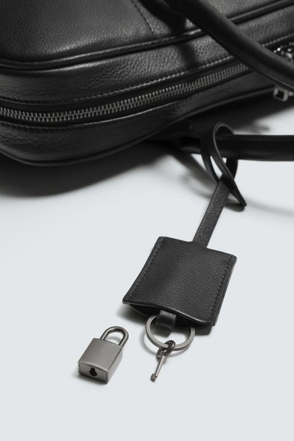 ZARA КОЖАНЫЙ ПОРТФЕЛЬ, ЧЕРНЫЙ