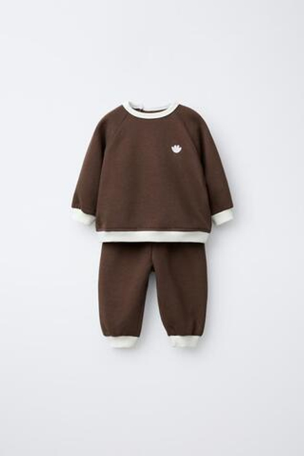 ZARA КОМПЛЕКТ: ТОЛСТОВКА И БРЮКИ С КОНТРАСТНЫМИ ДЕТАЛЯМИ, КОРИЧНЕВЫЙ
