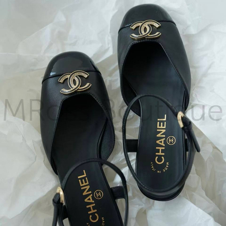 Женские кожаные туфли Chanel с лакированным носиком в черном цвете