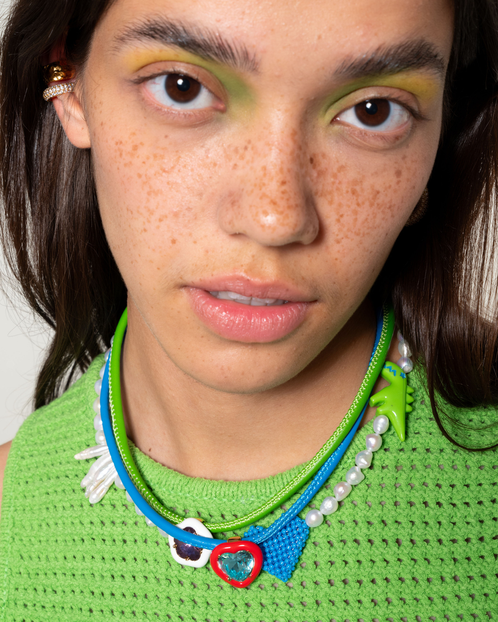 Колье-барочный жемчуг, цветные вставки в ассортименте