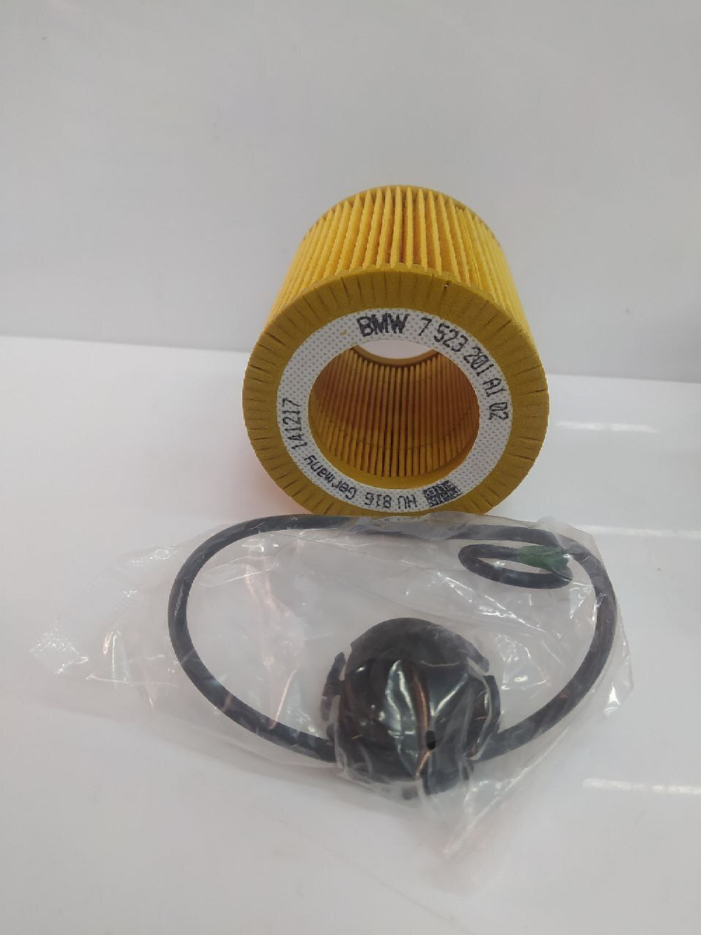 Фильтр масляный двигателя BMW 11427640862