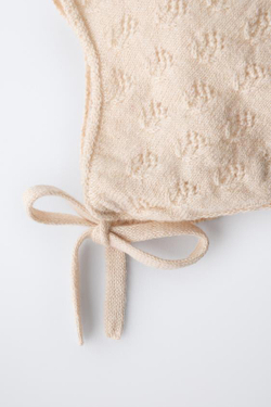 ZARA ТРИКОТАЖНЫЙ ЧЕПЧИК С ТЕКСТУРОЙ ИЗ ХЛОПКА, ШЕЛКА И КАШЕМИРА, КРЕМОВЫЙ