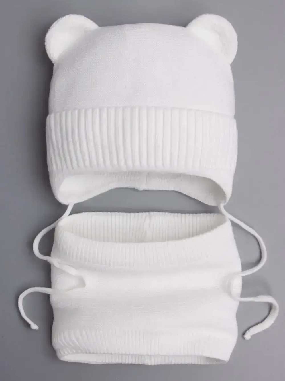 Шапка и снуд вязаная демисезонная для детей