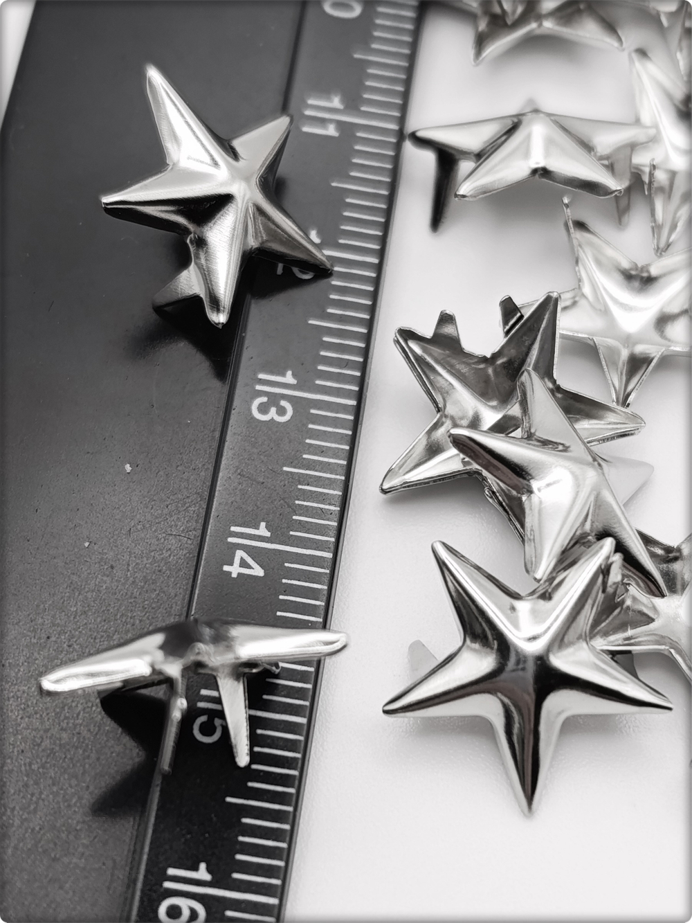 Клепки "Звёзды" серебристые с цапами для декора.