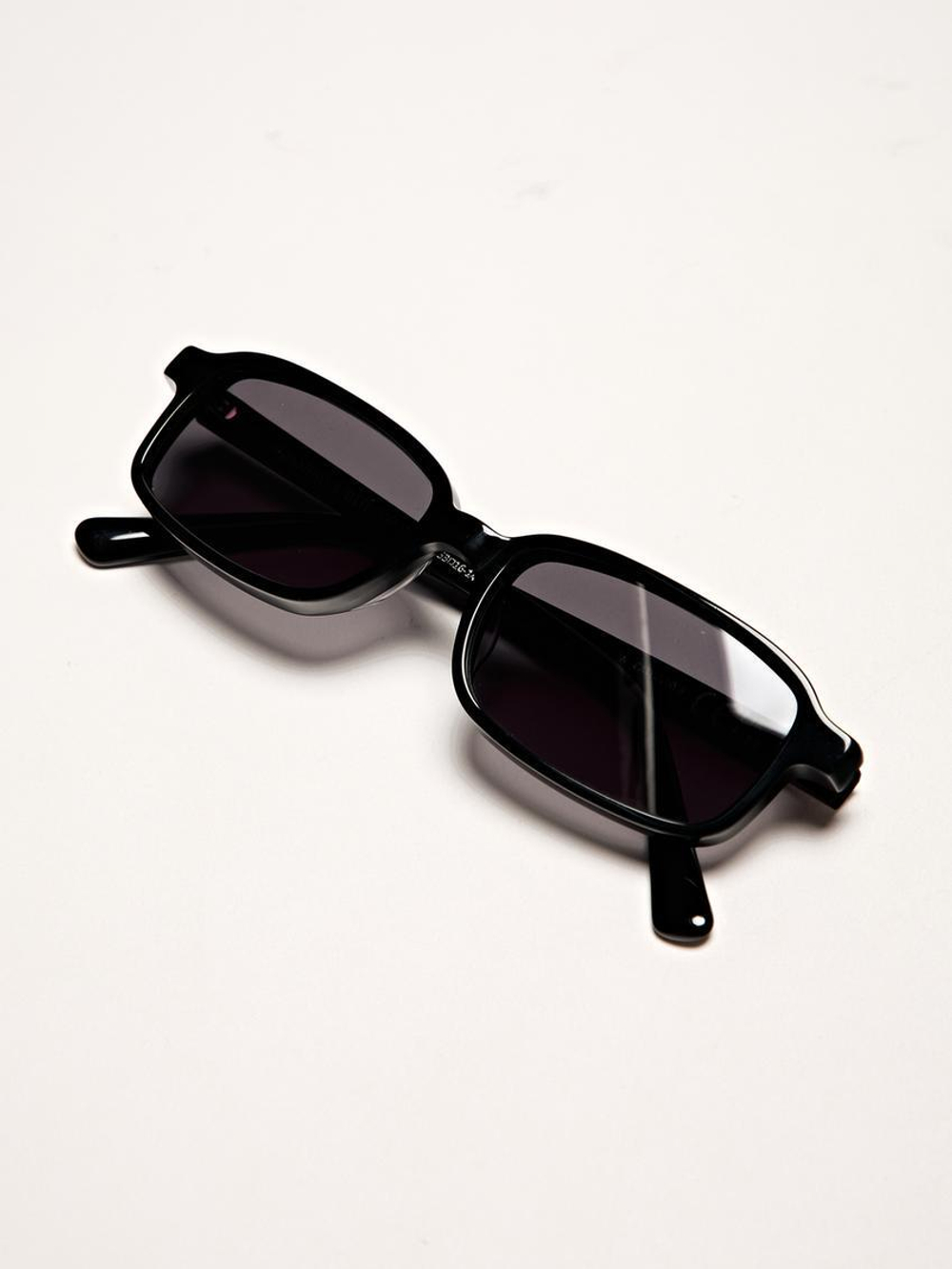 Massimo Dutti Маленькие солнцезащитные очки прямоугольной формы, черный