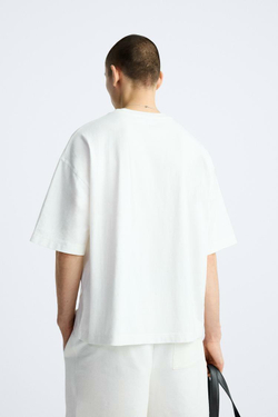 ZARA ФУТБОЛКА ГЕОМЕТРИЧЕСКОГО КРОЯ, ЖЕЛТОВАТО-БЕЛЫЙ