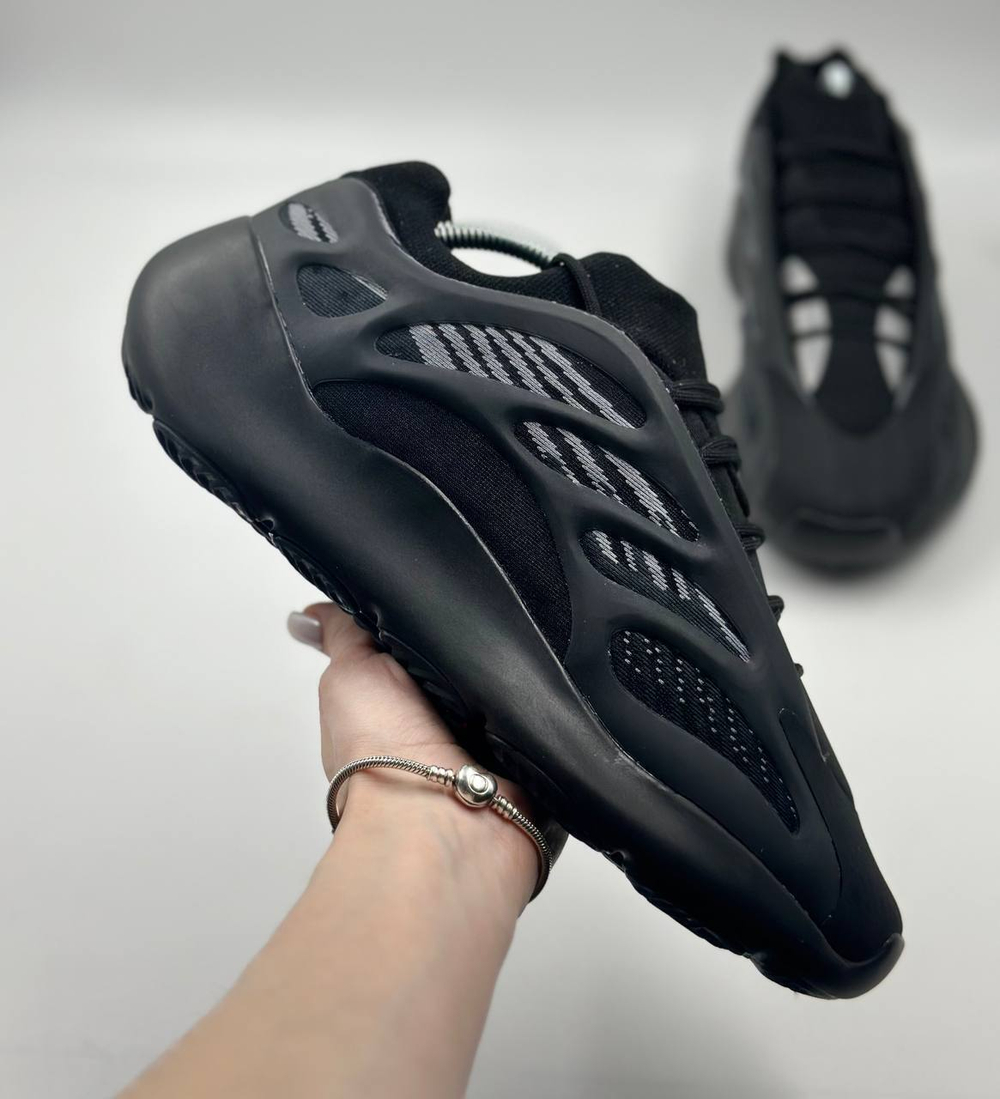 Adidas Yeezy Boost 700