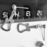 Серьги гвоздики "Гитара" (18х10мм) для прокола и украшения пирсинга ушей. Медицинская сталь. Цена за пару.