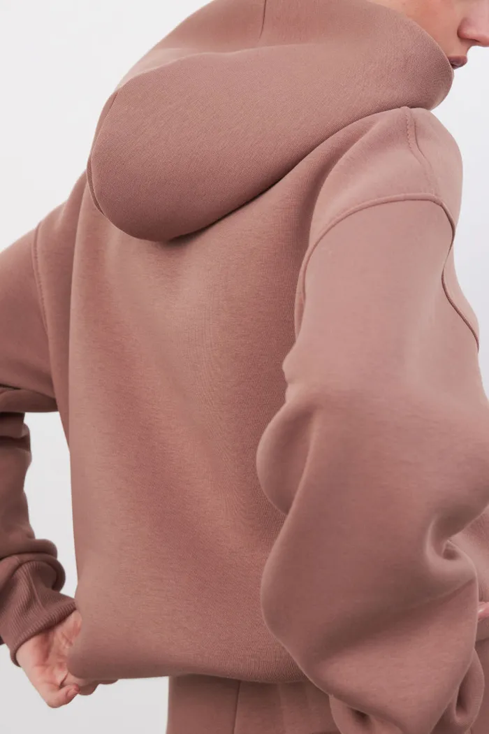 Утепленное худи свободного кроя цвета молочный шоколад