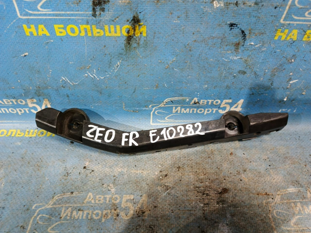 Крепление бампера переднее правое NISSAN LEAF 2009-2017