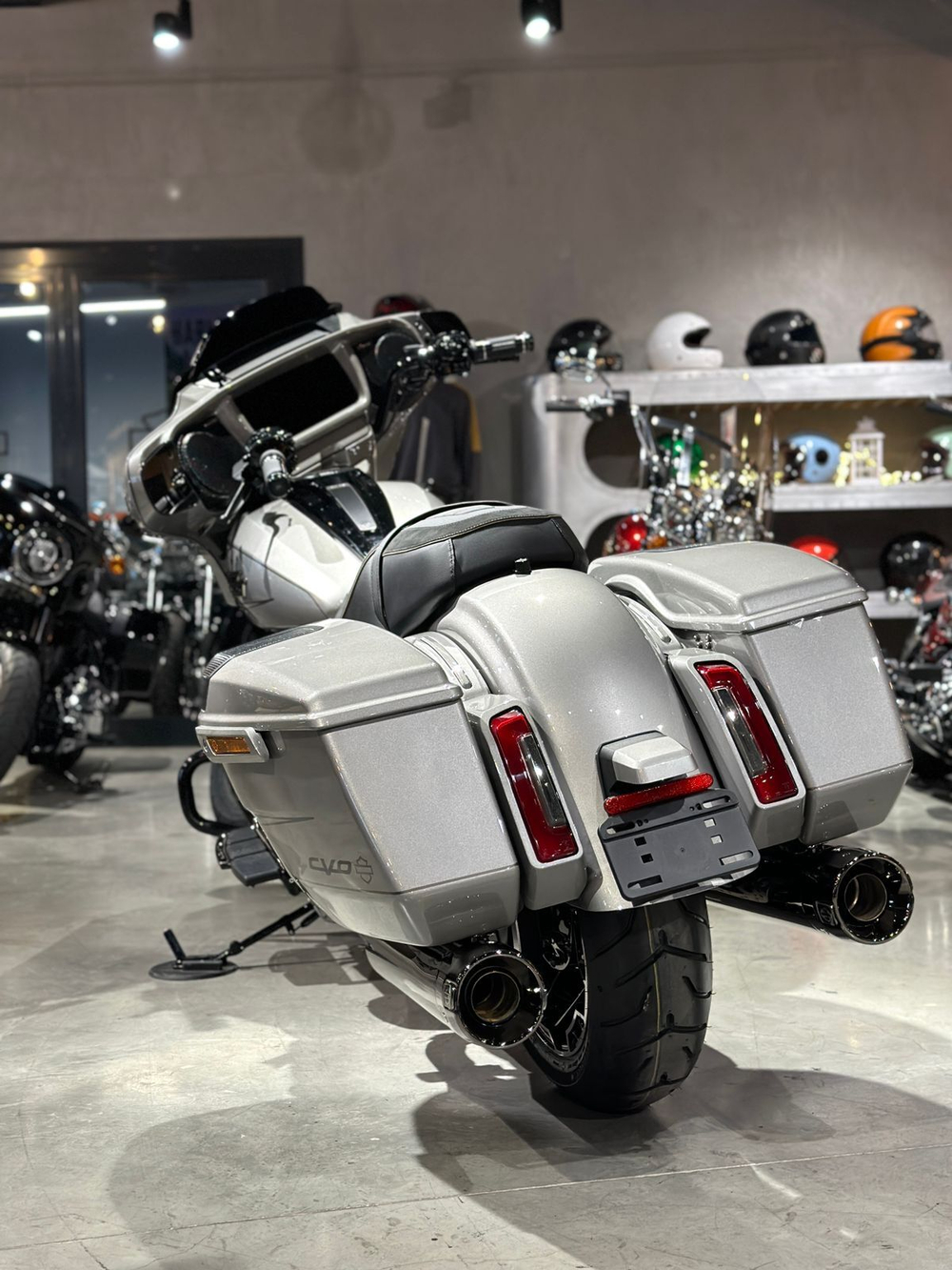 Harley-Davidson CVO Street Glide NEW, 2024 "Dark Platinum"