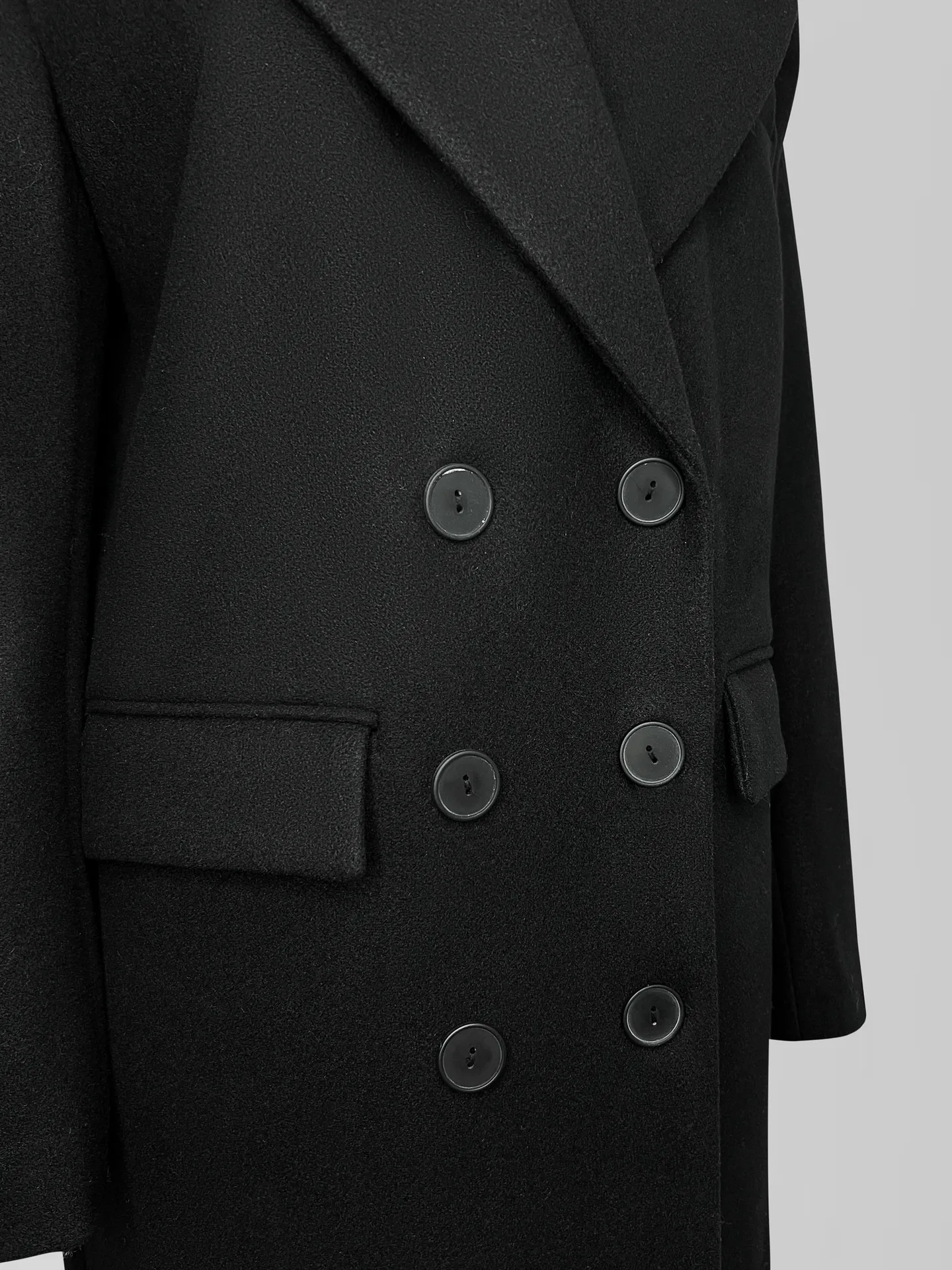 Пальто Agdali Brand однотонное прямого кроя на три пуговицы