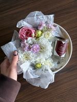 Цветочная композиция в коробке+свеча 50 мл