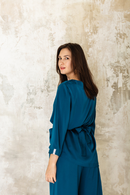 Блуза сатин скошенная