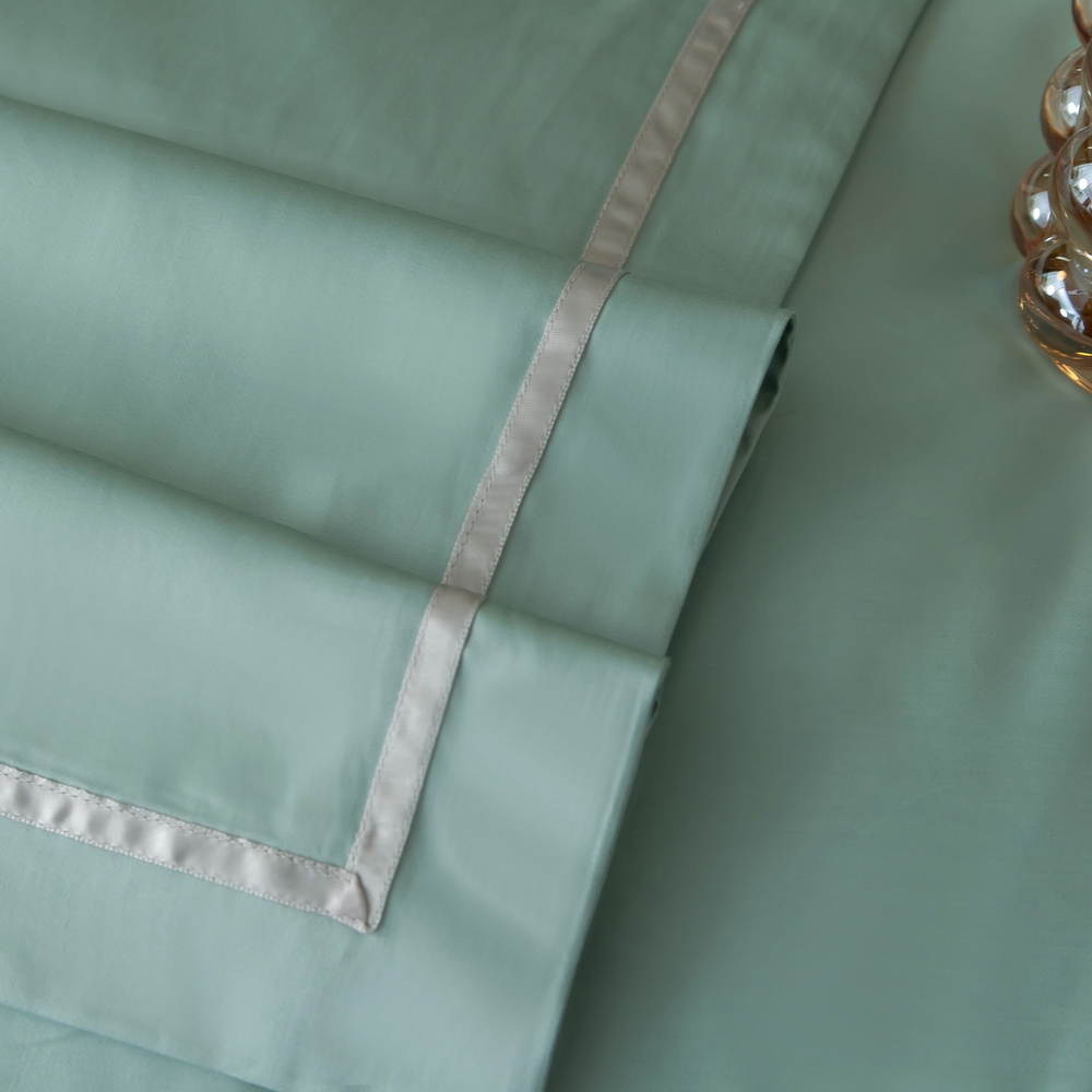 Комплект постельного белья Однотонный Сатин Премиум широкий кант на резинке OCPKR019