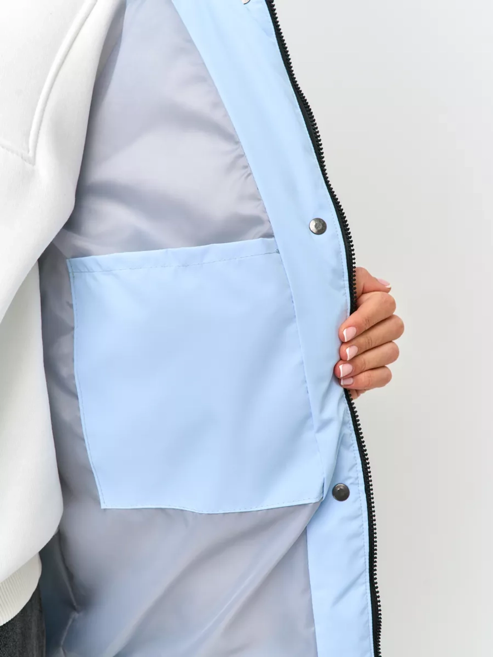 Куртка короткая весна с капюшоном