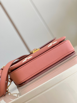 Louis Vuitton Pochette Metis