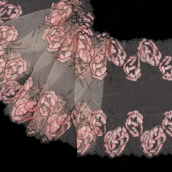 Вышивка на сетке телесная/розы 26 см