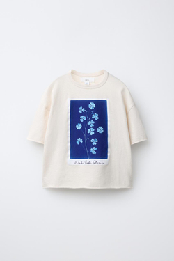 ZARA ФУТБОЛКА С ЦВЕТОЧНЫМ ПРИНТОМ, ЭКРЮ
