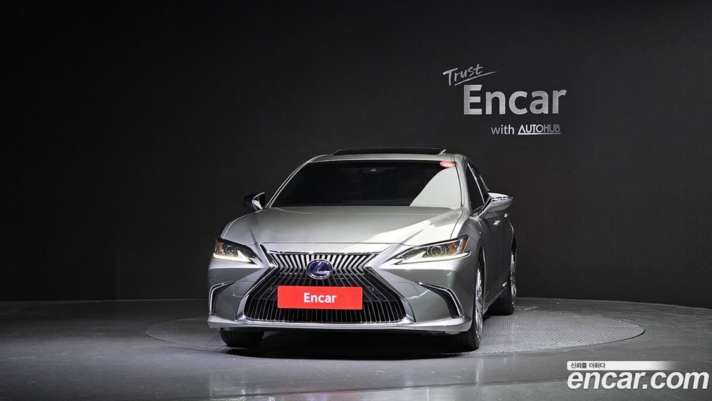 Lexus ES300h 7 Generation Luxury Plus (05.2020)