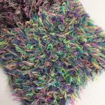 COTTON PELUCHE; 95% хлопок, 5% п/а; 260м/100 гр; цвет: на черной нити сиреневые, розовые, желтые, и зеленые хвостики ; Травка Есть мал. бобинка 249гр.