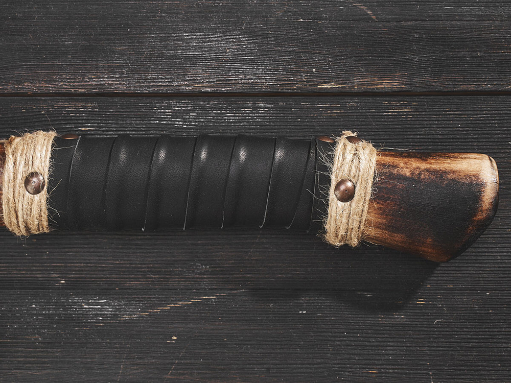 Топор "Один", рукоять комель берёзы (обжиг)