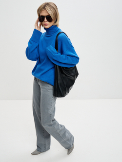 Свитер в цвете электрик