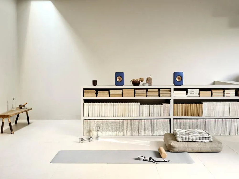 Активная беспроводная акустика со стойками KEF LSX II COBALT BLUE + KEF S1 Floor Stand Blue