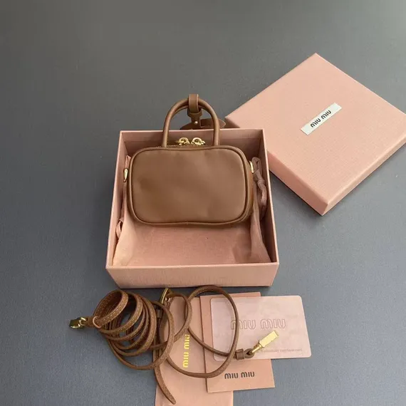 Микро сумка MIU MIU из натуральной кожи в коричневом цвете