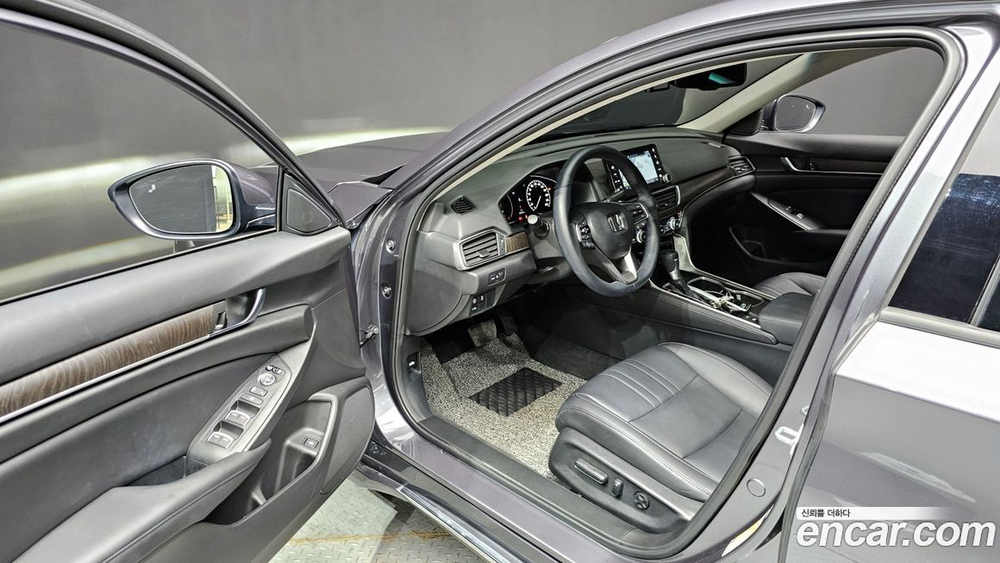 Honda Accord 10 Generation 1.5 Turbo (12.2022)