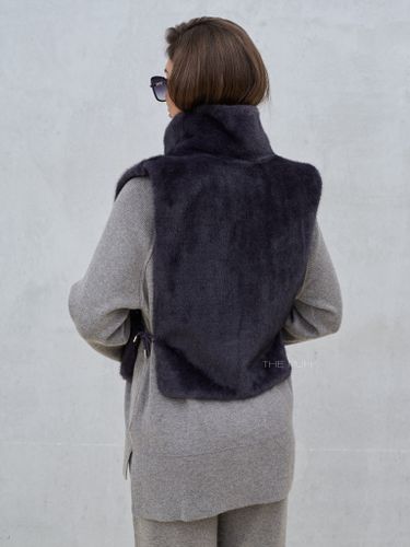 Графитовая манишка из эко-меха с завязками