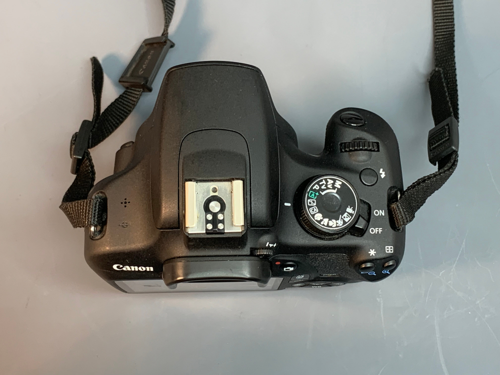 Canon 1200D kit 18-55mm 3.5-5.6 III 1.006 кадров