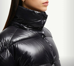 Женская длинная пуховая куртка с капюшоном из глянцевого нейлона от Moncler