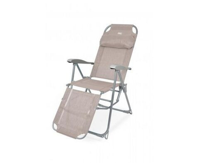 Складное кресло-шезлонг с подножкой и мягким подголовником для комфортного отдыха на открытом воздухе и в помещении