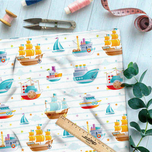 Ткань атлас детские кораблики на белом фоне