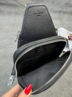 Сумка-слинг Louis Vuitton