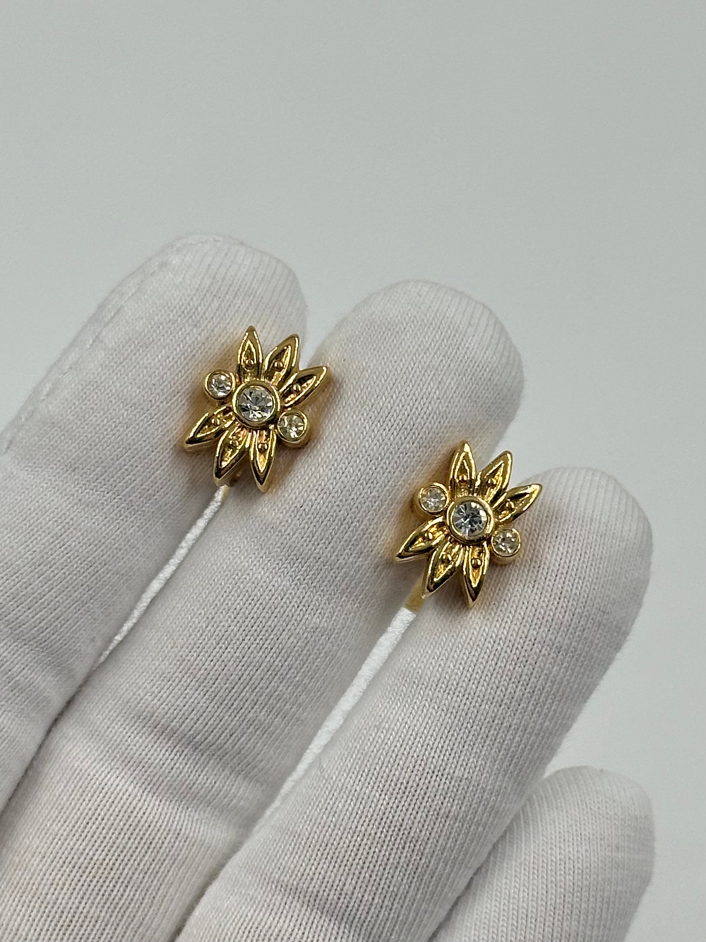 Клипсы с кристаллами Nina Ricci