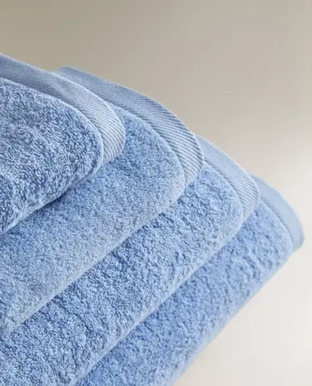ZARA HOME ОДНОТОННОЕ ПОЛОТЕНЦЕ, СИНИЙ