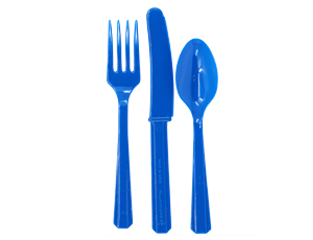 Столовые приборы в ассортименте