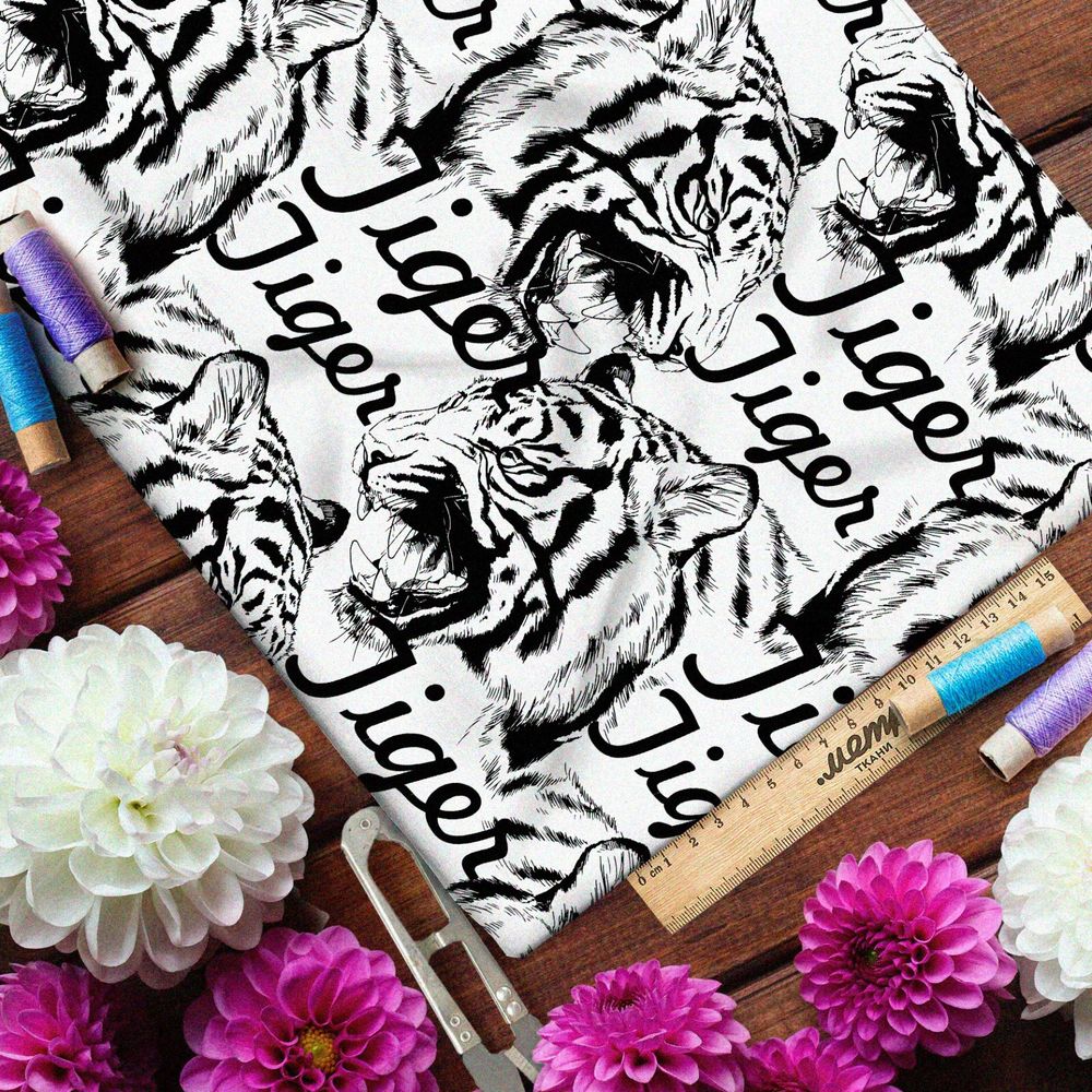 Ткань поплин белый тигр на белом фоне с надписями