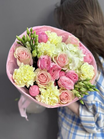 Авторский букет с гортензией