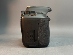 Canon 600D kit 18-55mm 3.5-5.6 IS ll 15.700 кадров