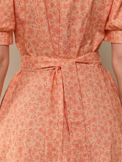 Платье с отложным воротником