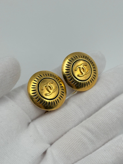 Клипсы с логотипом Chanel